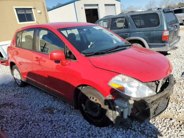 3N1BC1CP4BL437975 - 2011 NISSAN VERSA S RED photo 4