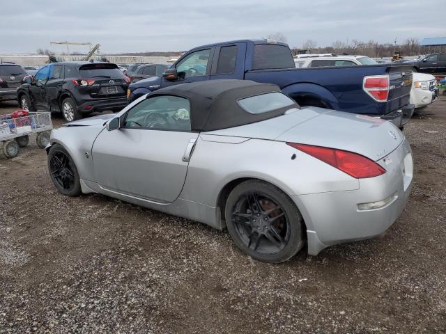 JN1AZ36A75M750560 - 2005 NISSAN 350Z ROADSTER SILVER photo 2