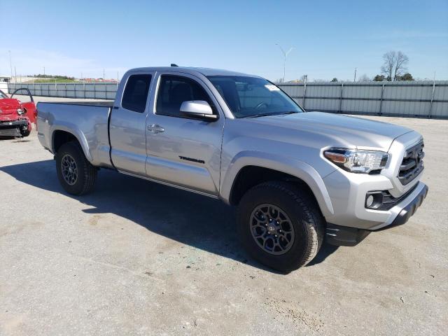 5TFSZ5AN1HX110371 - 2017 TOYOTA TACOMA ACCESS CAB ვერცხლისფერი ფოტო 4