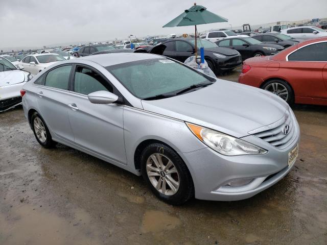 5NPEB4AC7DH713227 - 2013 HYUNDAI SONATA GLS SILVER photo 4