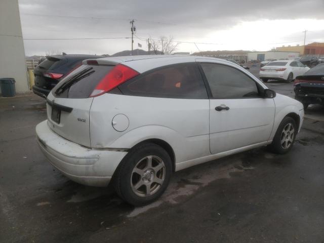 3FAFP31N75R132669 - 2005 FORD FOCUS ZX3 WHITE photo 3