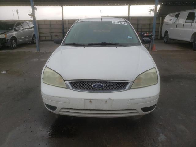 3FAFP31N75R132669 - 2005 FORD FOCUS ZX3 WHITE photo 5