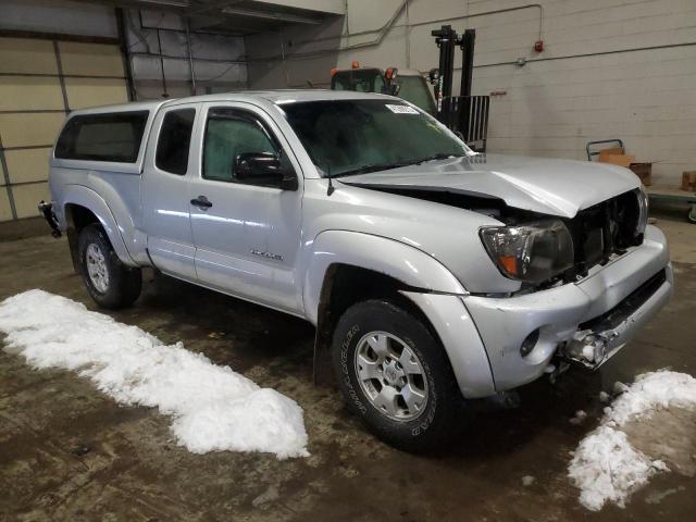 5TETX62N09Z605220 - 2009 TOYOTA TACOMA PRERUNNER ACCESS CAB GRAY photo 4