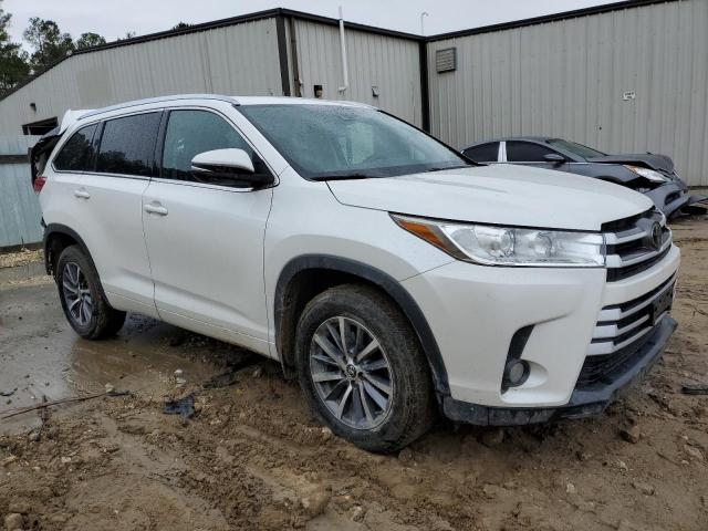 5TDJZRFH0HS430664 - 2017 TOYOTA HIGHLANDER SE WHITE photo 4