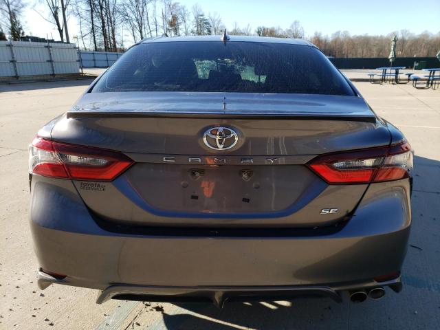 4T1G11AK6NU636192 - 2022 TOYOTA CAMRY SE GRAY photo 6