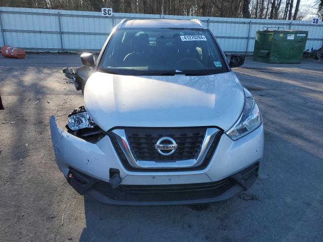 3N1CP5CU7KL514473 - 2019 NISSAN KICKS S SILVER photo 5