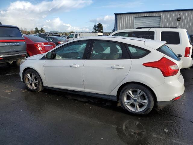 1FADP3K28EL334706 - 2014 FORD FOCUS SE WHITE photo 2