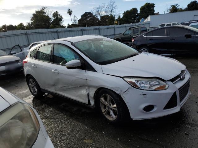 1FADP3K28EL334706 - 2014 FORD FOCUS SE WHITE photo 4