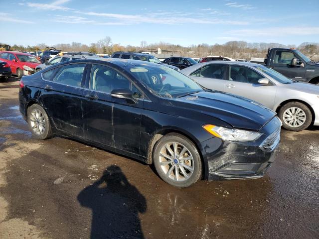 3FA6P0H74HR382896 - 2017 FORD FUSION SE BLACK photo 4