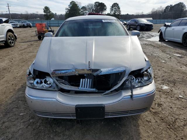 1LNHM81W46Y645815 - 2006 LINCOLN TOWN CAR SIGNATURE SILVER photo 5