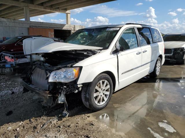 2A4RR8DG8BR659319 - 2011 CHRYSLER TOWN & COU TOURING L WHITE photo 1
