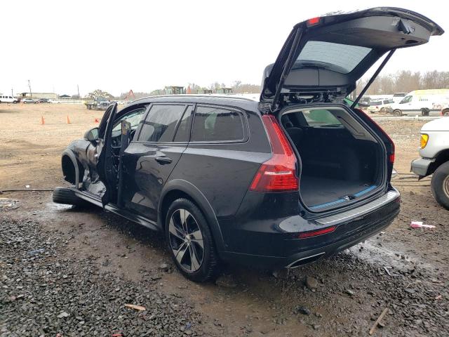 YV4102WK8L1044512 - 2020 VOLVO V60 CROSS T5 BLACK photo 2