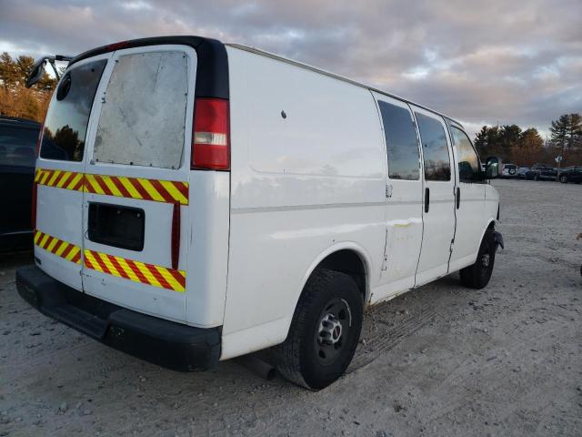 1GTHG35U471241205 - 2007 GMC SAVANA G3500 WHITE photo 3