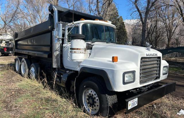 1M2P324C6XM045366 - 1999 MACK 600 RD600 WHITE photo 2