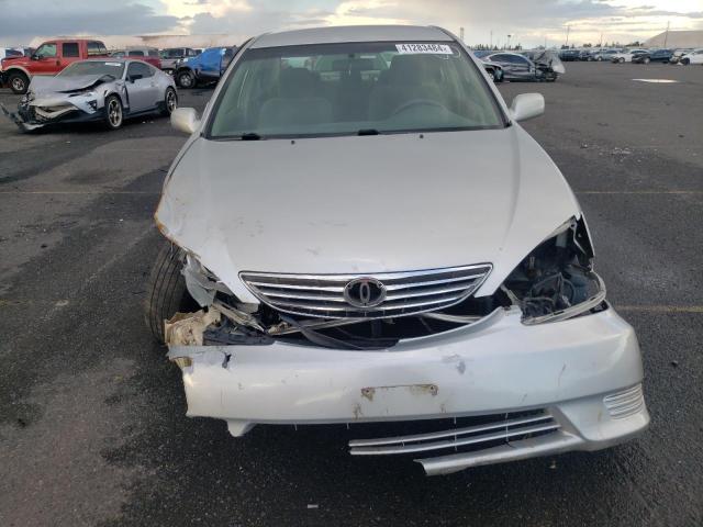 4T1BE30KX5U074017 - 2005 TOYOTA CAMRY LE GRAY photo 5