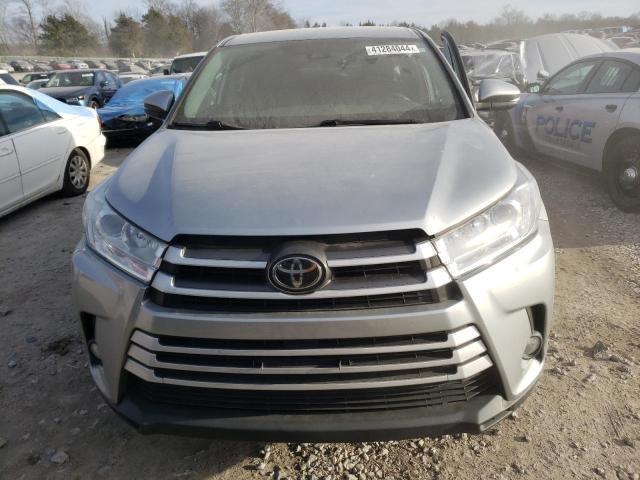 5TDBZRFH1KS942879 - 2019 TOYOTA HIGHLANDER LE SILVER photo 5