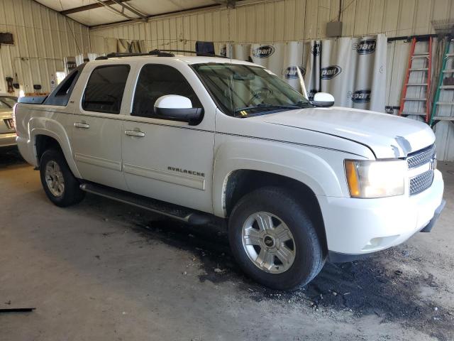 3GNTKFE36BG257036 - 2011 CHEVROLET AVALANCHE LT WHITE photo 4