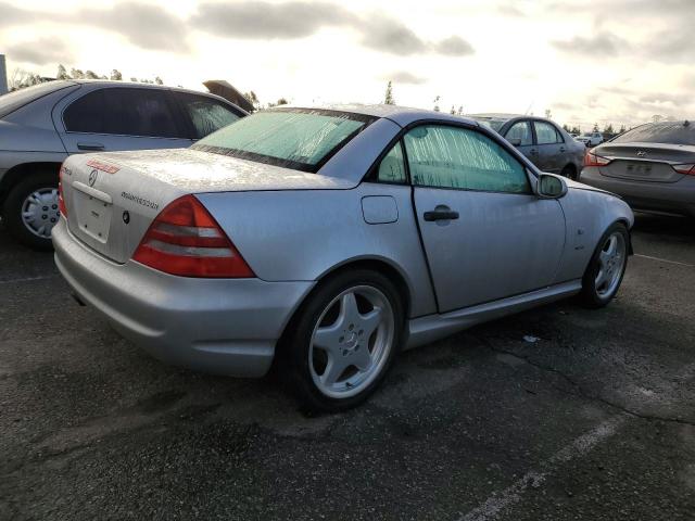 WDBKK47F6YF157043 - 2000 MERCEDES-BENZ SLK 230 KOMPRESSOR SILVER photo 3