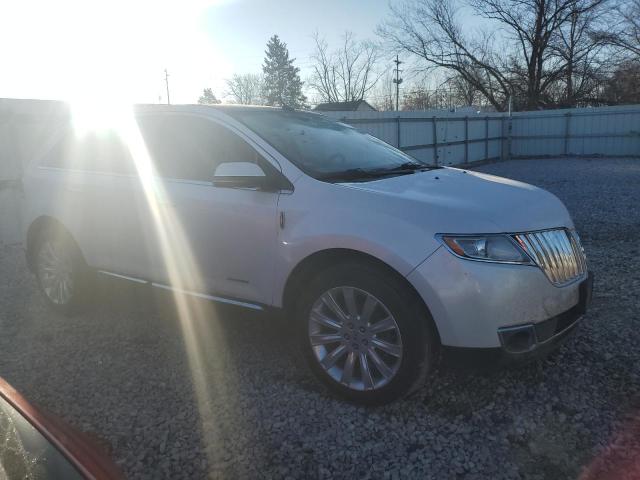 2LMDJ8JK7DBL02001 - 2013 LINCOLN MKX WHITE photo 4