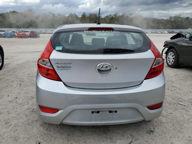 KMHCT5AE9HU301233 - 2017 HYUNDAI ACCENT SE SILVER photo 6