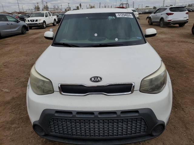 KNDJN2A23E7737225 - 2014 KIA SOUL WHITE photo 5