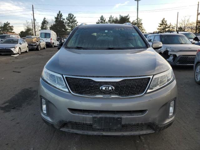 5XYKTDA71FG554735 - 2015 KIA SORENTO LX GRAY photo 5