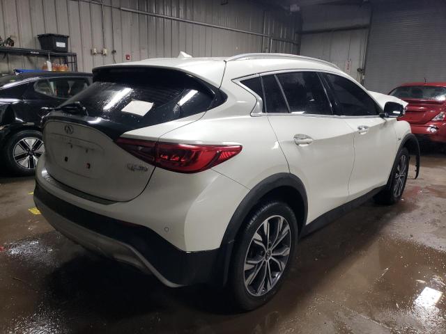 SJKCH5CRXJA053827 - 2018 INFINITI QX30 BASE WHITE photo 3