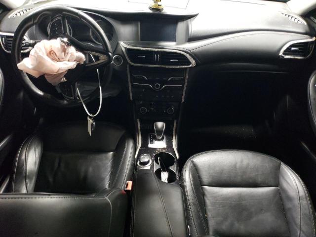 SJKCH5CRXJA053827 - 2018 INFINITI QX30 BASE WHITE photo 8