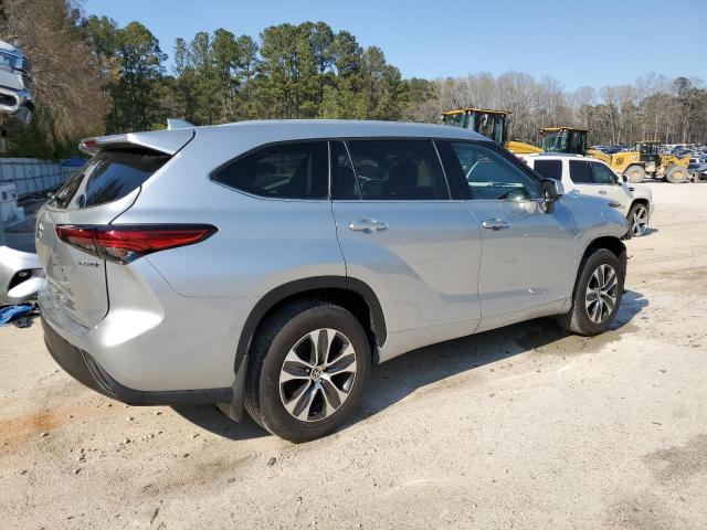 5TDGBRCH9NS543804 - 2022 TOYOTA HIGHLANDER HYBRID XLE SILVER photo 3