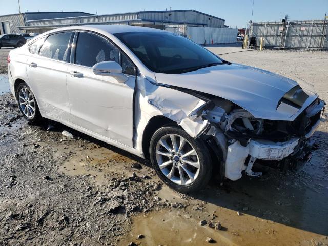 3FA6P0HD8HR347882 - 2017 FORD FUSION SE WHITE photo 4