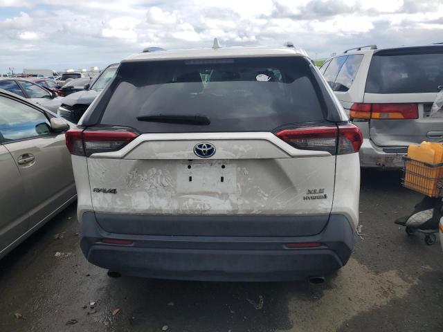 2T3RWRFV0KW024875 - 2019 TOYOTA RAV4 XLE WHITE photo 6