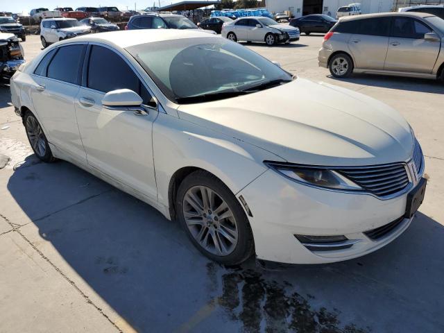 3LN6L2J99DR820976 - 2013 LINCOLN MKZ WHITE photo 4