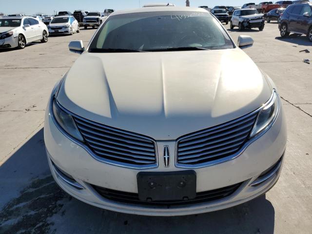 3LN6L2J99DR820976 - 2013 LINCOLN MKZ WHITE photo 5