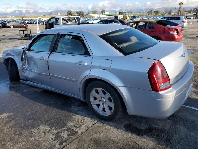 2C3LA43R07H600622 - 2007 CHRYSLER 300 SILVER photo 2