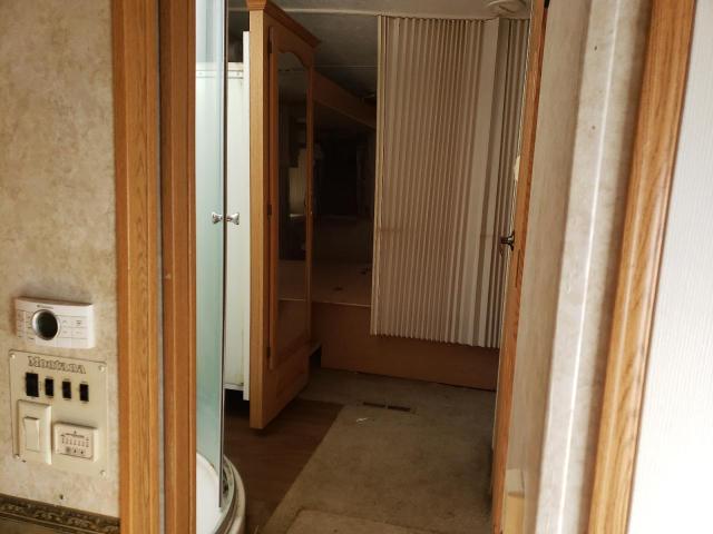 4YDF338255D513444 - 2005 KEYSTONE MONTANA WHITE photo 7