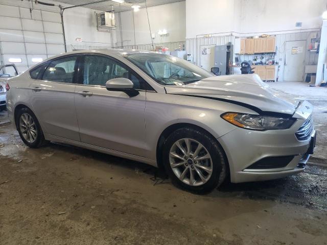 3FA6P0HDXHR252367 - 2017 FORD FUSION SE SILVER photo 4