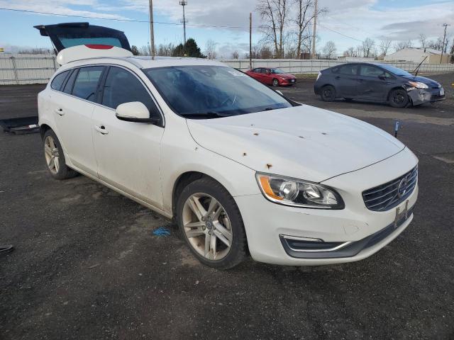 YV126MEB1F1193720 - 2015 VOLVO V60 PREMIER WHITE photo 4