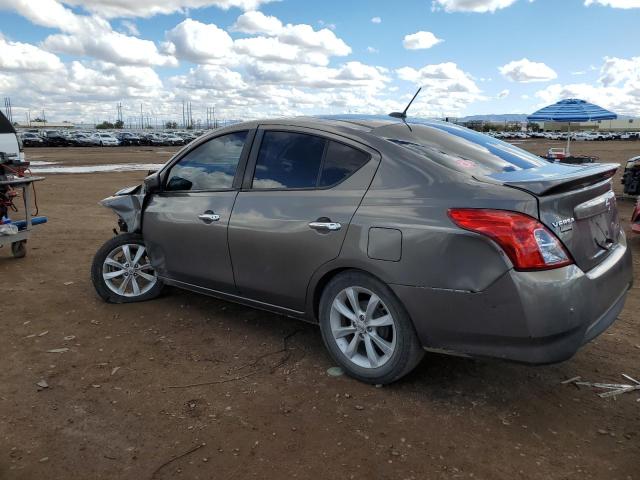 3N1CN7APXFL837792 - 2015 NISSAN VERSA S GRAY photo 2