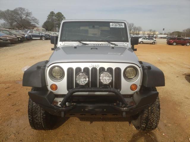 1J4FA24118L529970 - 2008 JEEP WRANGLER X SILVER photo 5