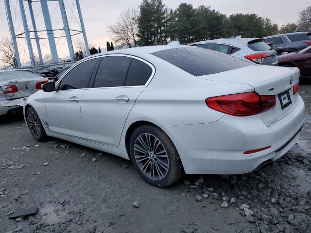 WBAJE7C56JWC55482 - 2018 BMW 540 XI WHITE photo 2