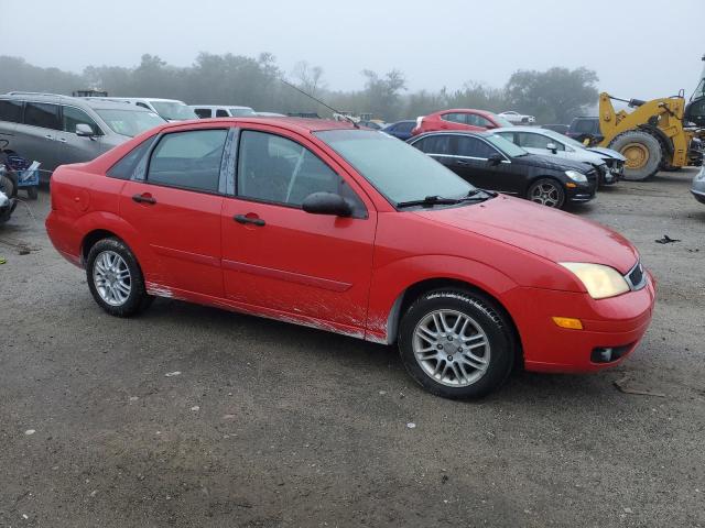 1FAHP34N37W213799 - 2007 FORD FOCUS ZX4 RED photo 4