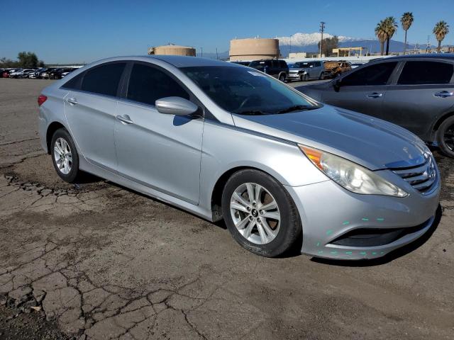 5NPEB4AC6EH940488 - 2014 HYUNDAI SONATA GLS SILVER photo 4