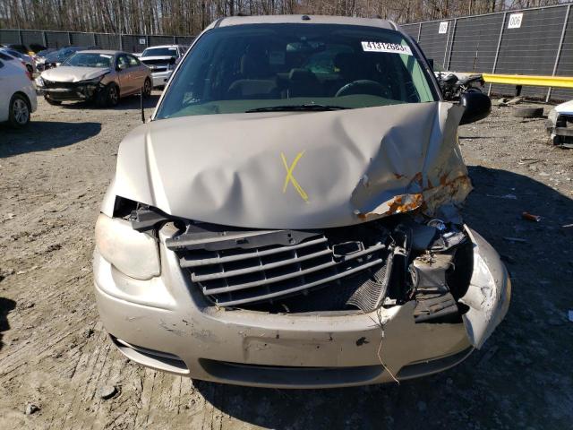 2A4GP44R46R779664 - 2006 CHRYSLER TOWN & COU LX BEIGE photo 5