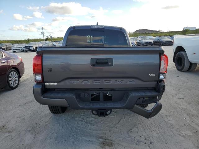 5TFAZ5CN2JX062314 - 2018 TOYOTA TACOMA DOUBLE CAB GRAY photo 6