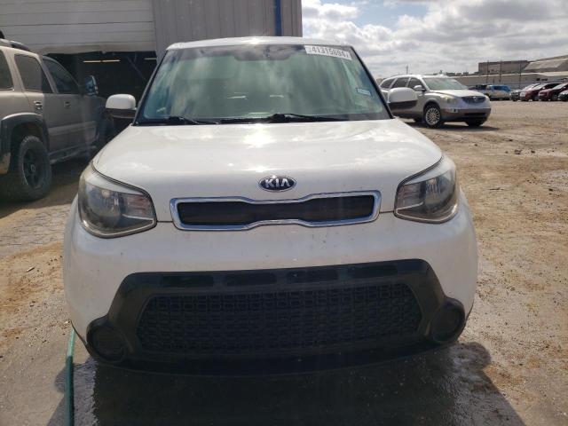 KNDJN2A20G7382730 - 2016 KIA SOUL WHITE photo 5