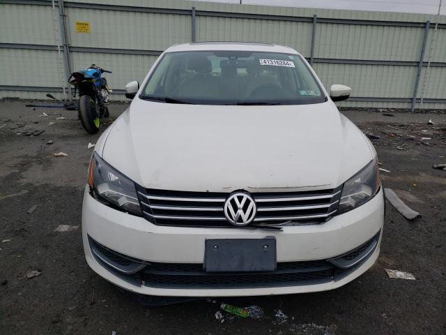 1VWBP7A35EC015439 - 2014 VOLKSWAGEN PASSAT SE WHITE photo 5