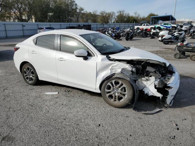 3MYDLBYV0KY506748 - 2019 TOYOTA YARIS L WHITE photo 4