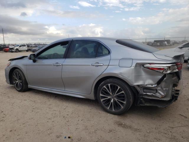 4T1B11HK8JU636088 - 2018 TOYOTA CAMRY L SILVER photo 2