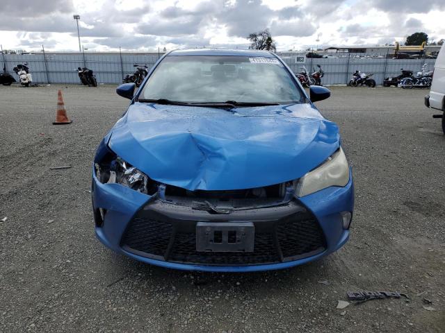 4T1BF1FK9HU621310 - 2017 TOYOTA CAMRY LE BLUE photo 5