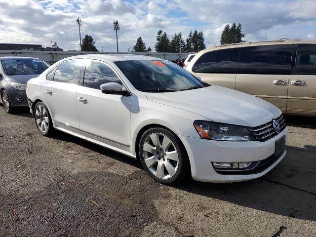 1VWCN7A38DC130173 - 2013 VOLKSWAGEN PASSAT SEL WHITE photo 4